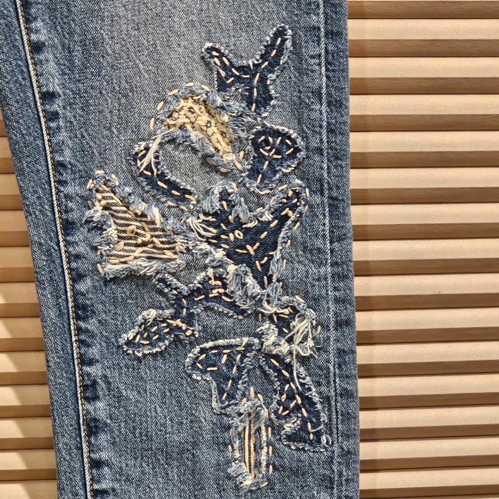 Pilcro Anthropologie Slim Boyfriend Embroidered Patchwork Jeans 28 Petite Boho - Picture 3 of 12
